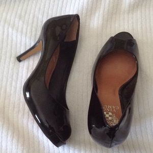 Vince Camuto black parent leather pump.